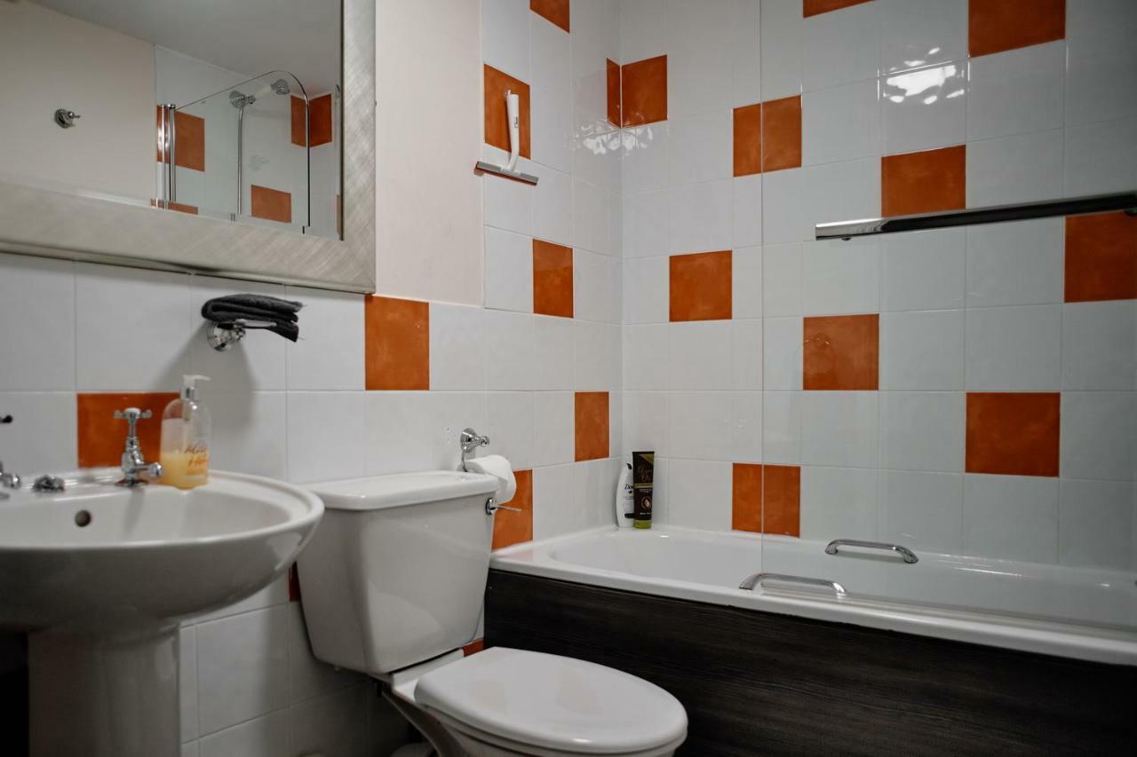 Central Located Two Bedroom Suite ブリストル エクステリア 写真